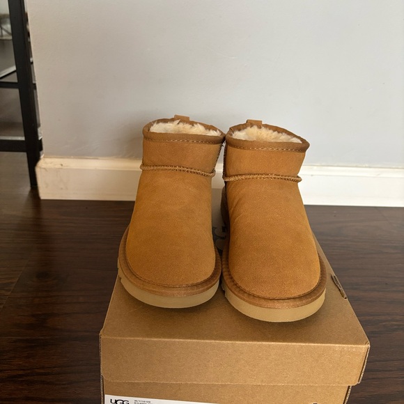 UGG Chestnut Suede Short Boots - Picture 1 of 5